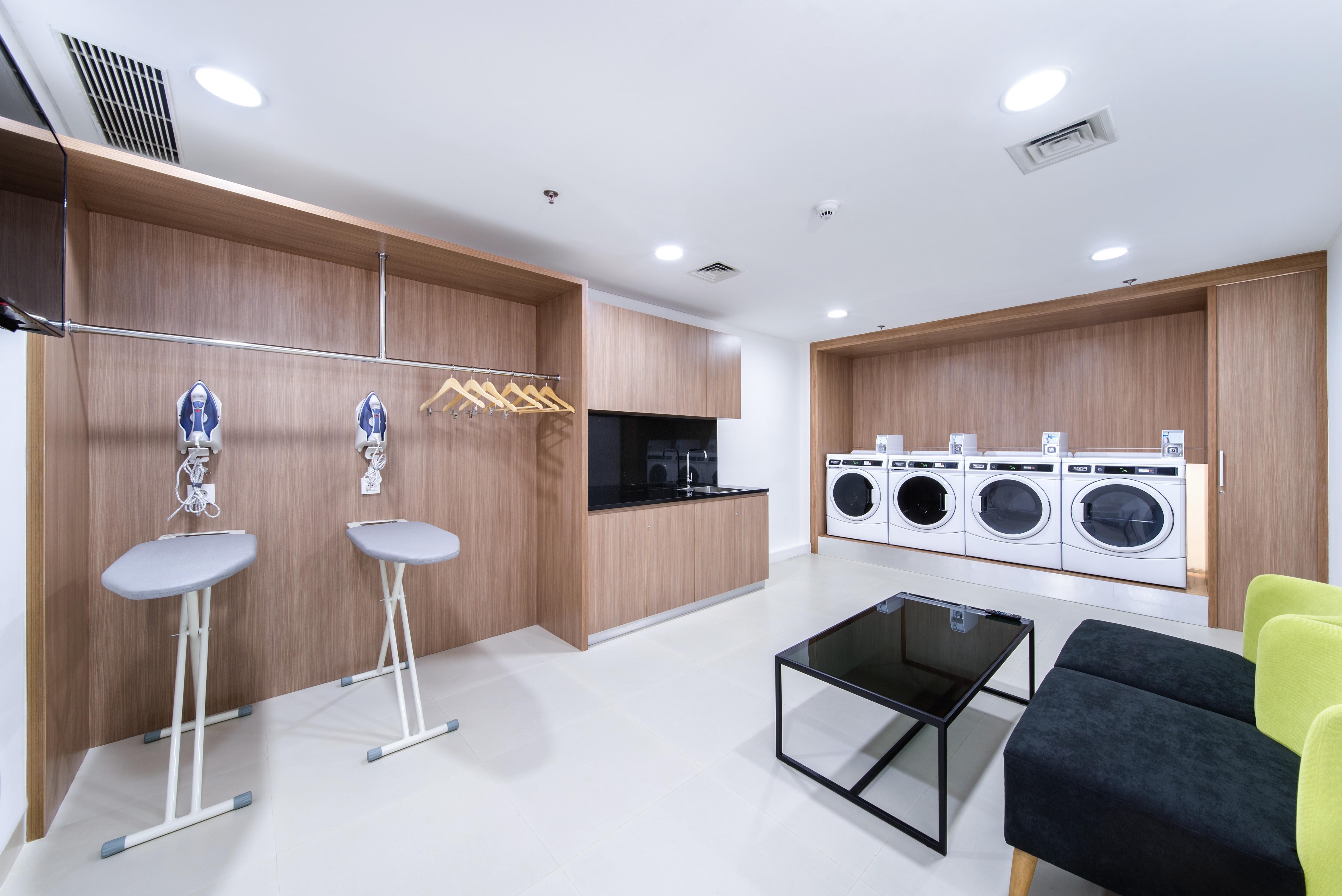Holiday Inn Express Jakarta Matraman By Ihg Εξωτερικό φωτογραφία